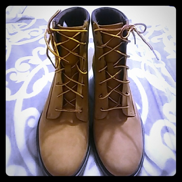 Timberland Shoes - ⭐⭐⭐⭐Womens New Timberland⭐⭐⭐⭐